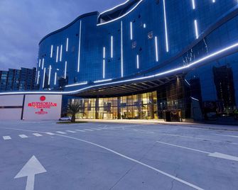 Euphoria Batumi Convention & Casino Hotel - Batumi - Building