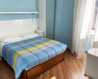 Luna Rossa Roma Guest House - Roma - Habitación