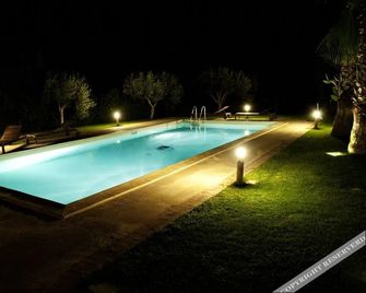 Nacalino Agriturismo - Casale Zappulla - Zwembad