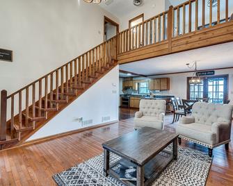 McDonough Escape with Private Hot Tub and Game Room! - McDonough - Sala de estar