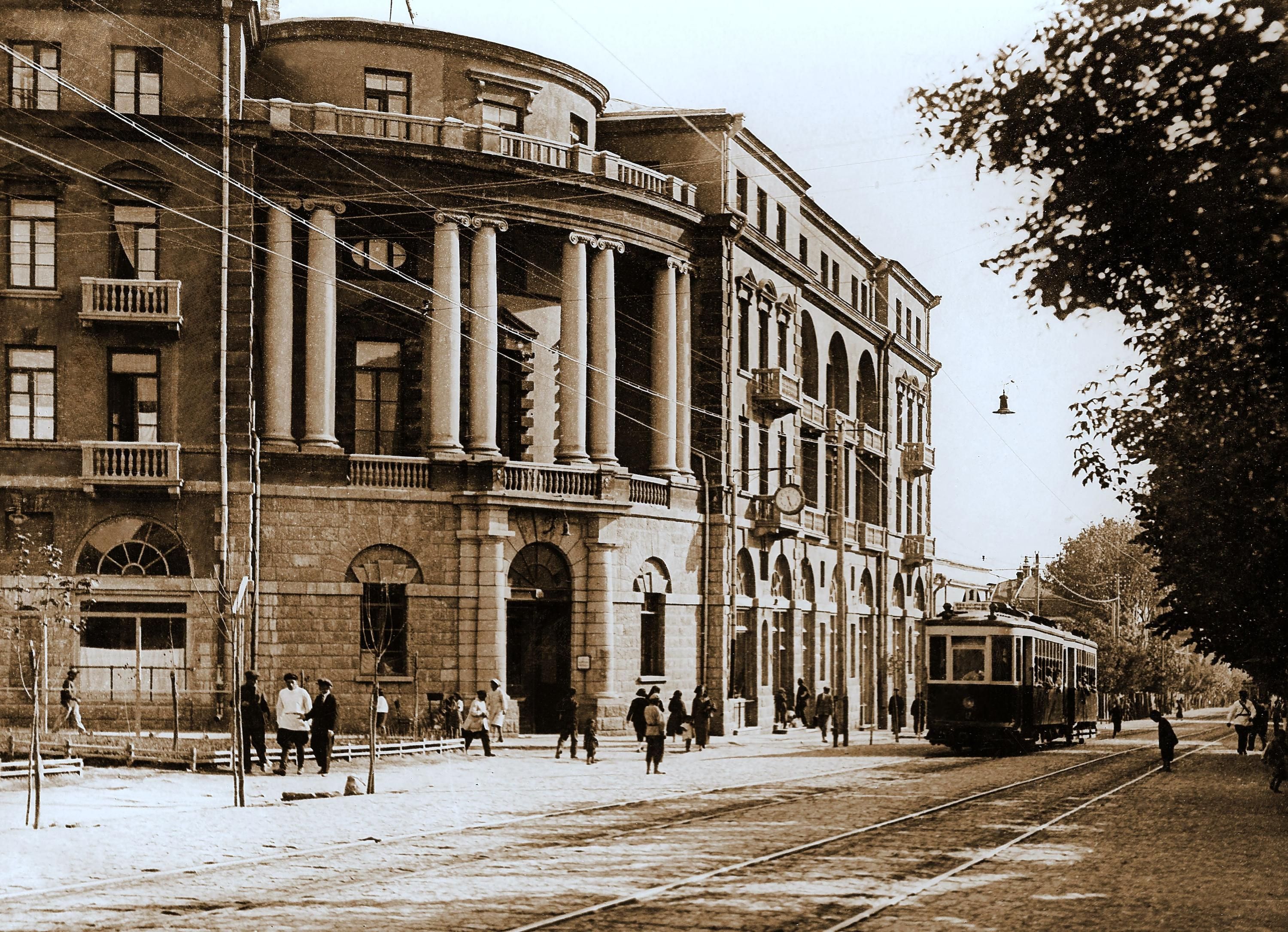 Grand Hotel Yerevan - Small Luxury Hotels of the World - ירבאן - בניין