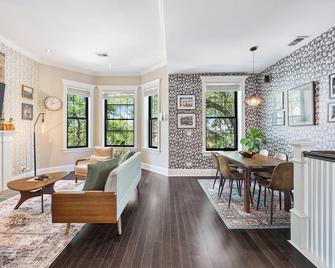 Wrigleyville Suites - Chicago - Living room