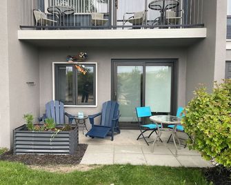 Walk-out Studio Condo On The Beach In The Homestead Resort. Newly remodeled! - Glen Arbor - Patio