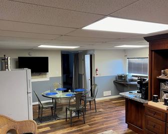 Modern 2 Bed Suite on Bourbon Trail - Loretto - Dining room