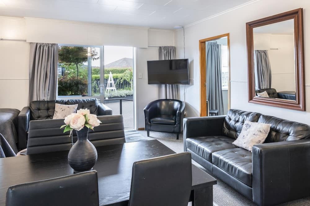 Dunrovin Motel - Taupo - Living room