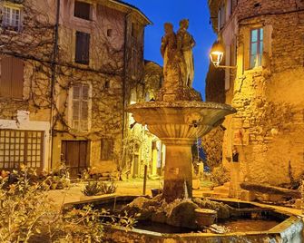 Elegant Saignon Village House with Scenic Terrace Views 2BR and 2BA - Saignon