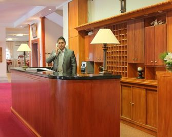 Famissi Eden Hotel - Kalabaka - Front desk