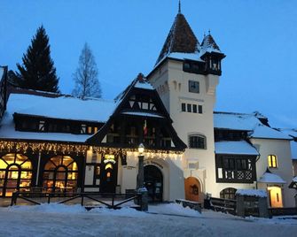 Complex La Tunuri - Vila Economat - סינאיה