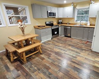 Charming barn loft in quaint Marshall - Marshall - Cocina
