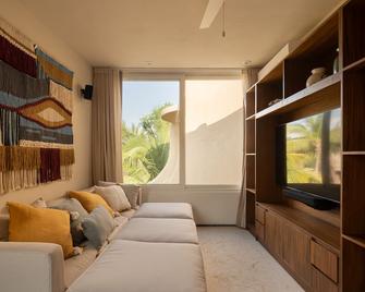 Mar de Coco Beach Front Villas - Zihuatanejo - Living room