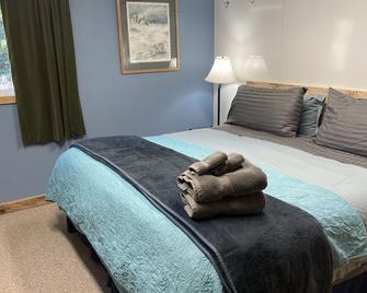Kenai River Float-n-Fish Drift House - Cooper Landing - Bedroom
