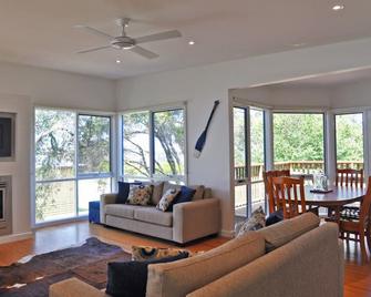 Scarborough Serenity - Inverloch - Living room
