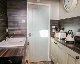 Nutshell - Whitby - Kitchen