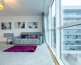 Bay Point By Ty Sa - Cardiff - Living room