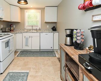 Comfort Time after time in Fayetteville Tennessee. 3-bedroom pet friendly apt. - Fayetteville - Cocina