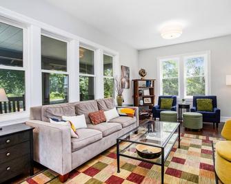 Three Oaks Retreat - Three Oaks - Living room