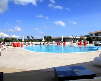 Hotel Gran Torre - Oristano - Zwembad