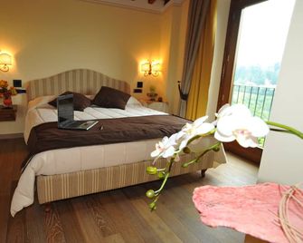 Hotel Restaurant La Torricella - ארצו - חדר שינה