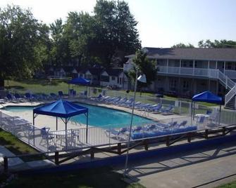 Lakeside Motor Lodge - Port Austin - Pool