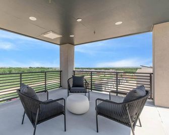 Landing | Spectacular 1bd, Clubhouse, Game Room - Mansfield - Балкон