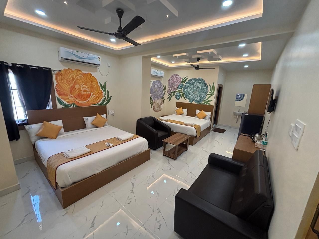 Jay and Jas Hotel - טירופטי