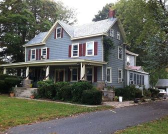 Lovely Farmhouse-Queen Mary Guest House by the Vineyards- in East Windsor, NJ - East Windsor - Gebäude