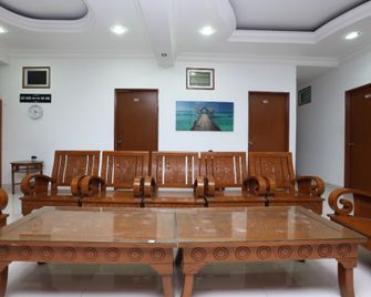 Super OYO 89435 Nusantara Group Hotel - Jerteh - Lobby