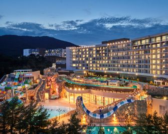 Splas Resom - Yesan - Edificio