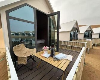 Desert Traveler Star Camping Homestay - Zhongwei - Balcon