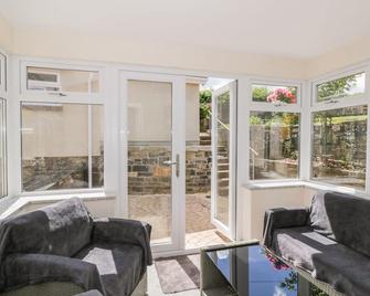 Rose Cottage - Lydney - Living room