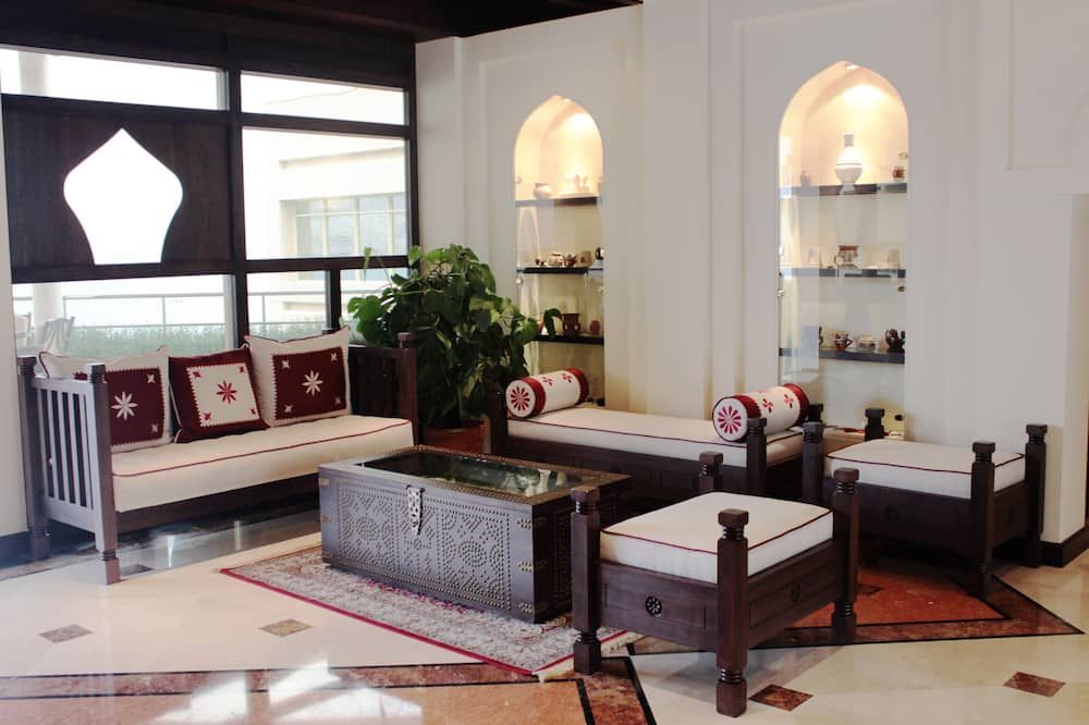 فندق أتانا خصب