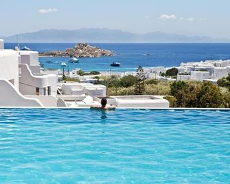 Mr & Mrs White Mykonos - Psarrou - Piscine