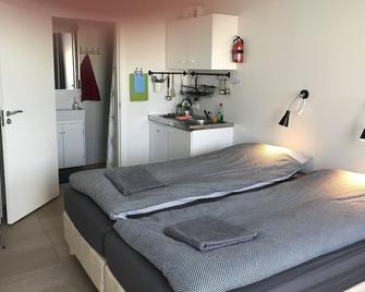 Lækjarkot Rooms and Cottages with Kitchen - Borgarnes - Bedroom