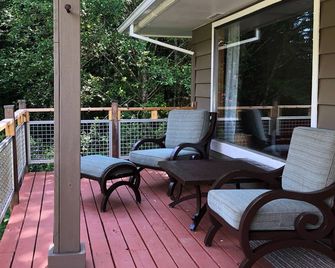 Deerisland Acers / Old Meissner place - Deer Island - Balcony