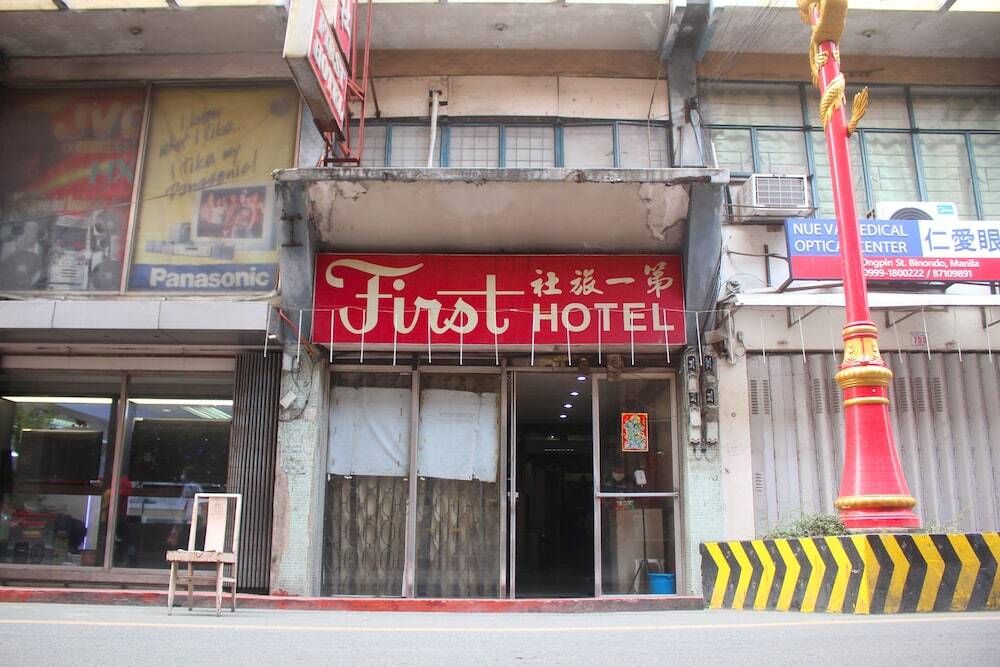 OYO 1011 First Hotel - מנילה - בניין