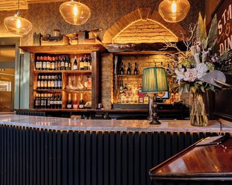The Royal Oak - Woodford - Bar