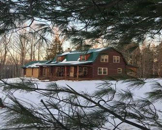 Sonshine Cabin is your own private park. With wildlife or a hike to the creek. - Madison - Building