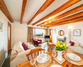 Bellrock View - Traditional Coastal Retreat - Карноусті - Їдальня