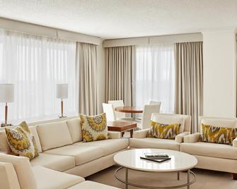Intercontinental Suites Hotel Cleveland - Cleveland - Living room