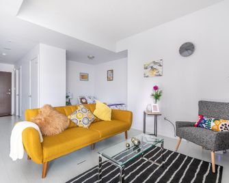 Skytree - Lakeside Condos Near Cn Tower - Toronto - Living room