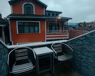 Hill River Hotel - Şile - Balcón