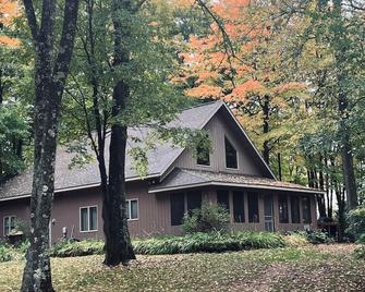 Taylor Lake Point - Cable - Building