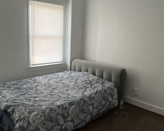 New unit really a creative space to clear your mind - Toledo - Bedroom