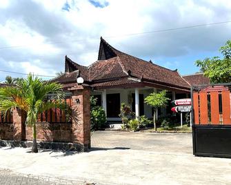 Capital O 92615 Villa Utama D'alas Purwo - Kendalrejo - Building