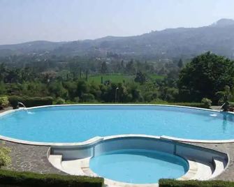 Hotel Pondok Remaja Pgi - Megamendung - Piscina