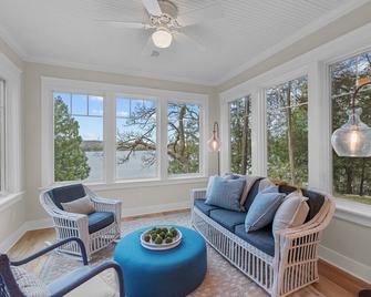 Lake House-Kayaks/Paddle Boards/Private Pier - Plymouth - Wohnzimmer