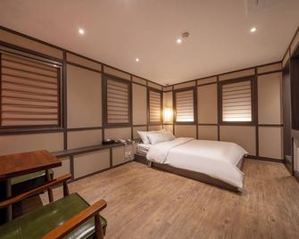 Gong-Ju Touristhotel Ink - Gongju - Habitación