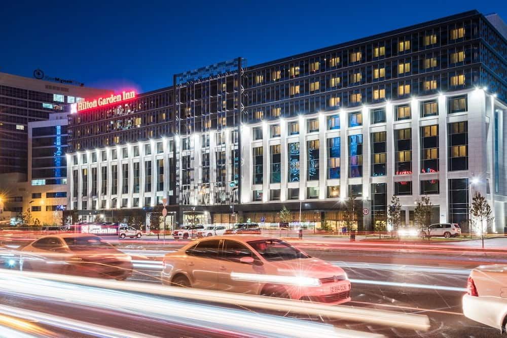 Hilton Garden Inn Astana - אסטנה - בניין