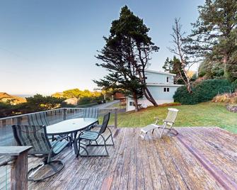 Dog-friendly cottage with amazing ocean views, whale watching - 杜普灣 - 天井