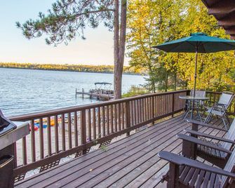 Newly renovated Cozy 2 BR 2 BA beachside cabin w/Firepit, A/C, Game Room, Sauna - Cook - Balcony